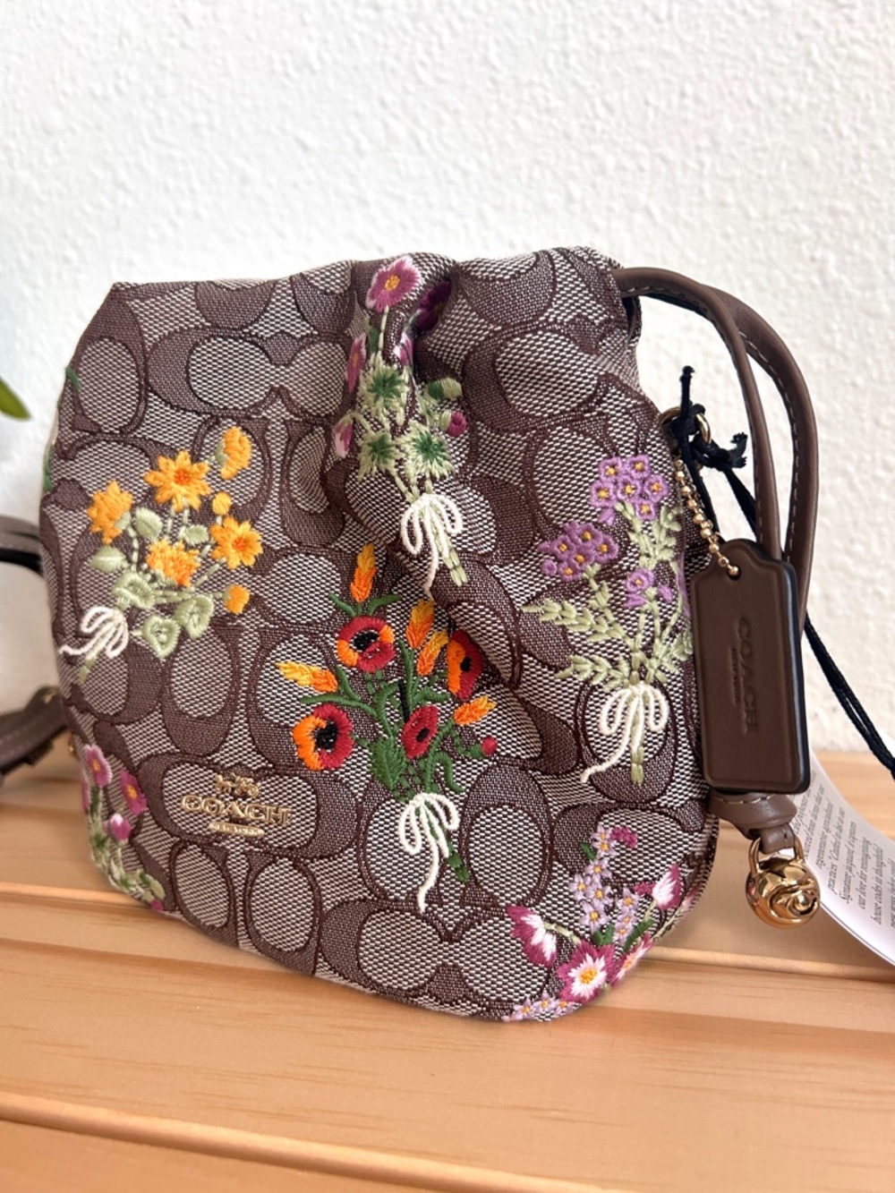 NWT🌷Coach Faye Mini Drawstring Bag
Signature Jacquard With Floral Embroidery - Picture 4 of 10